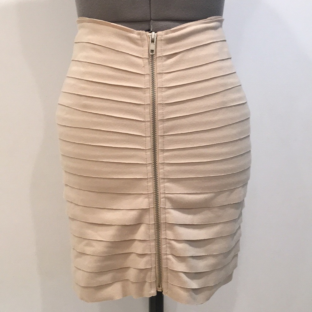 ✨ Front Zip up Beige Mini Skirt ✨